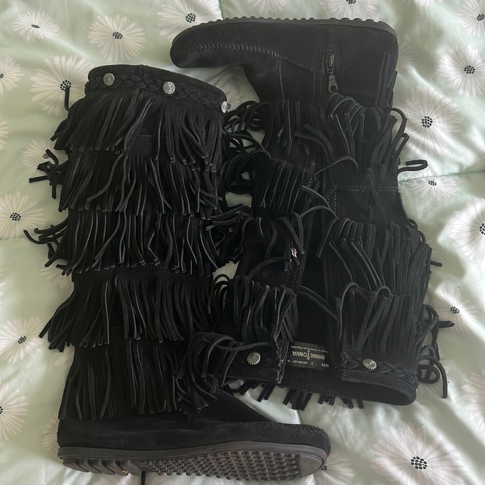 Fringe boots